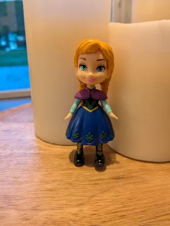 Figurine animator Anna de chez Disney store