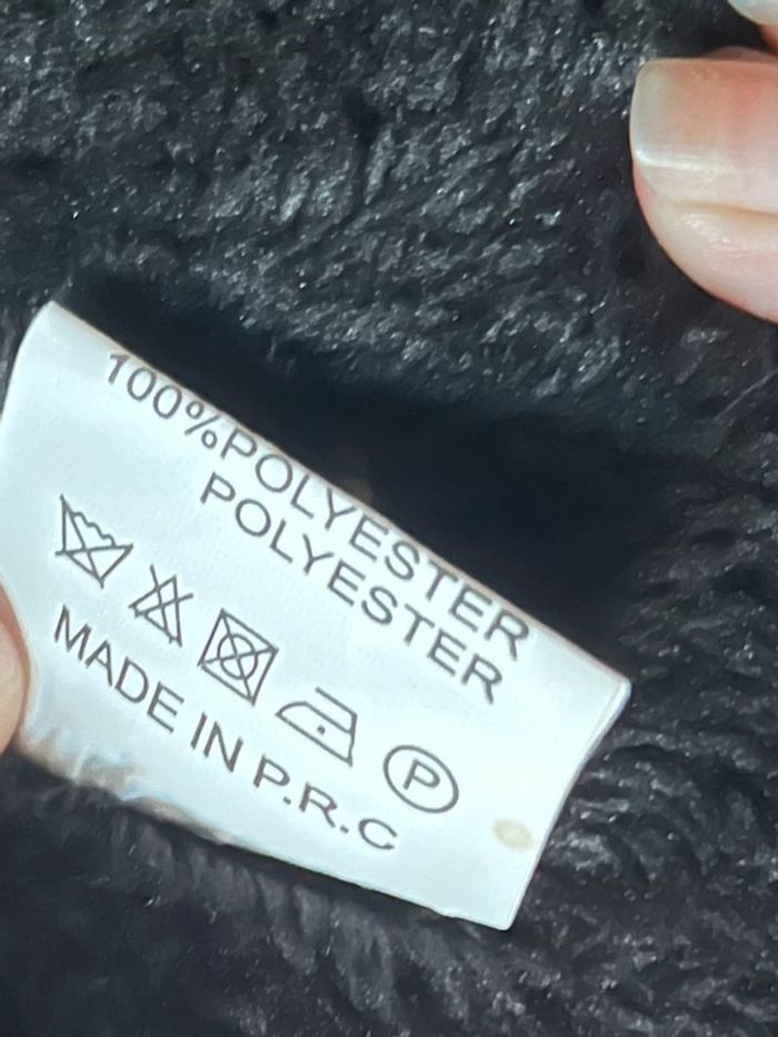 Manteau noir épais court à capuche avec fausse fourrure - photo numéro 16
