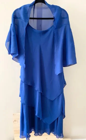 🟦 Robe bleu roi fluide avec étole assortie - Taille 40-42