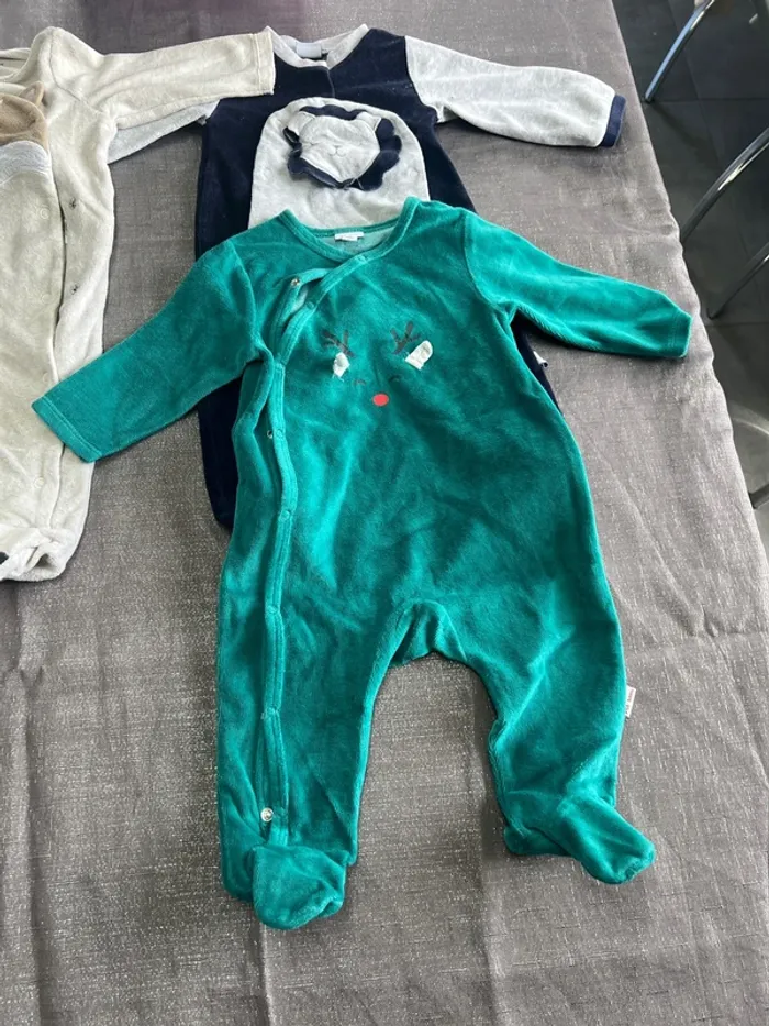 Lot de 5 pyjamas taille 6 mois - photo numéro 5