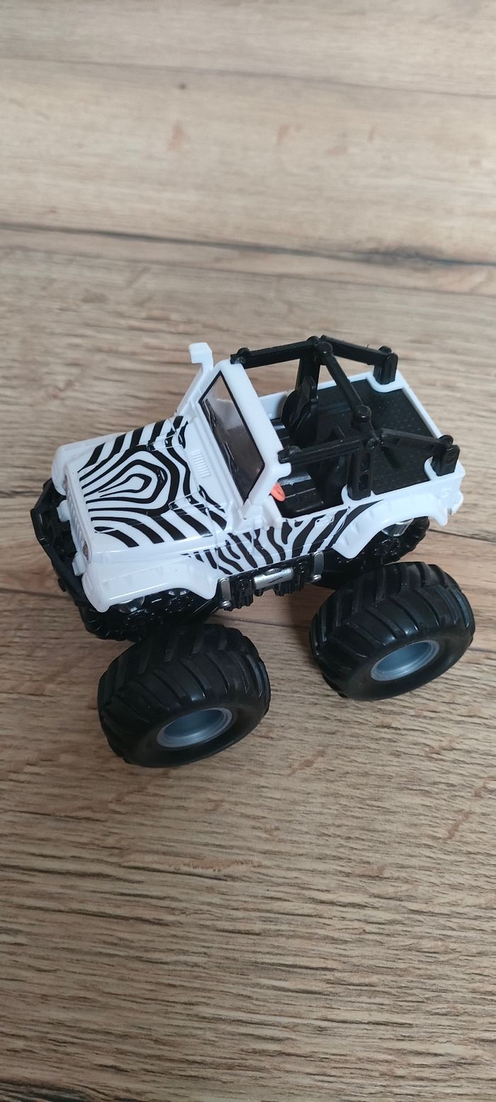 Jeep savane zébrée