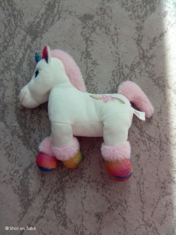 Licorne peluche