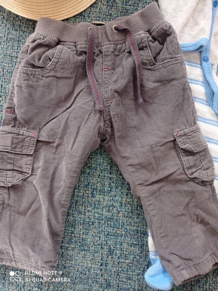 Un lot de deux pyjamas et un pantalon 9 mois - photo numéro 2