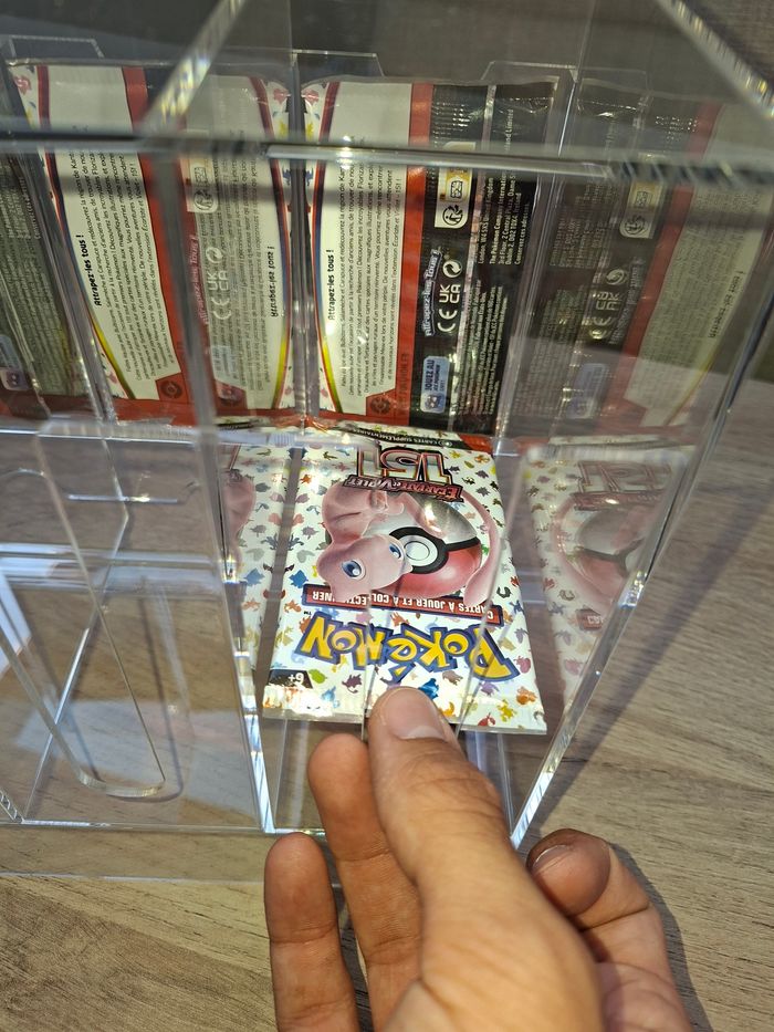 Distributeur en acrylique pour boosters Pokémon 3 emplacements de qualité premium - photo numéro 5