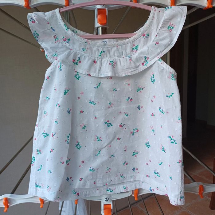 Blouse blanche à petites fleurs 3 ans