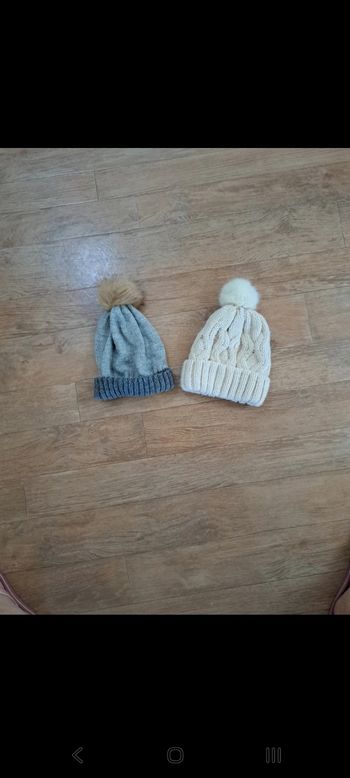 2 bonnets