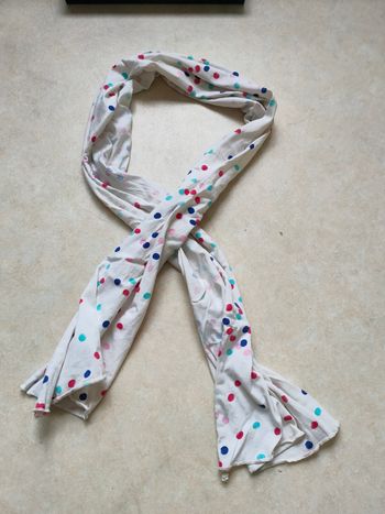 Écharpe blanche à pois colorés – DPAM