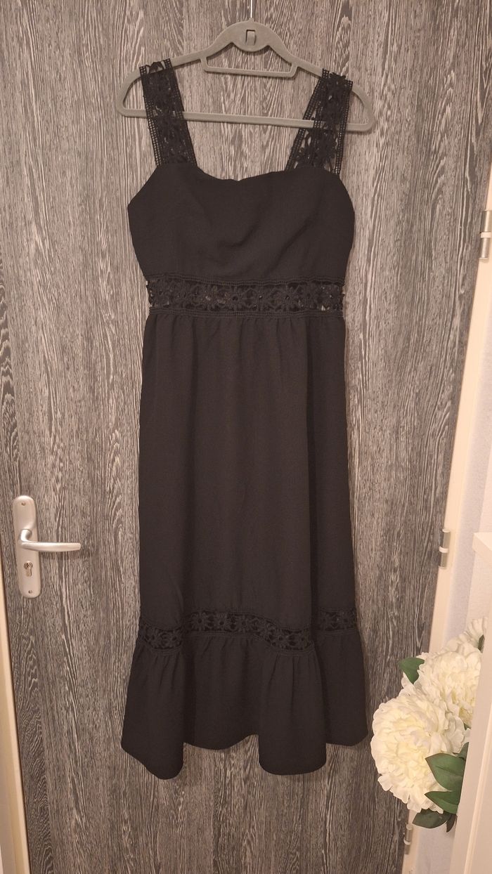 Robe longue à Bretelles noires en dentelle
