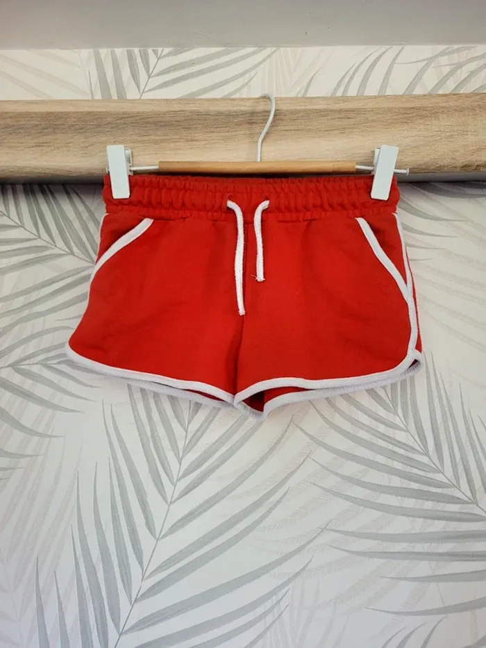 Short fille taille 7-8 ans rouge