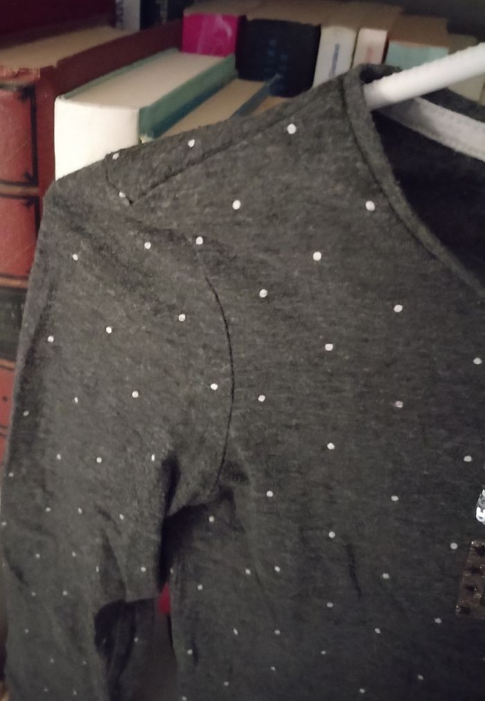 Haut manches longues gris écritures London à paillettes - photo numéro 3