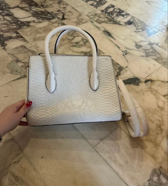 Sac bandoulière blanc effet croco – Gallantry – Très bon état - photo numéro 2