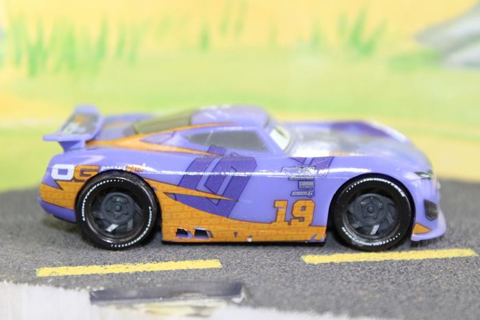 Disney Pixar cars Danny Swervez - photo numéro 6