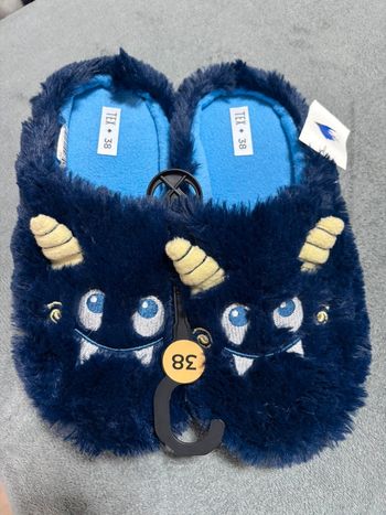 Chaussons monstres bleus