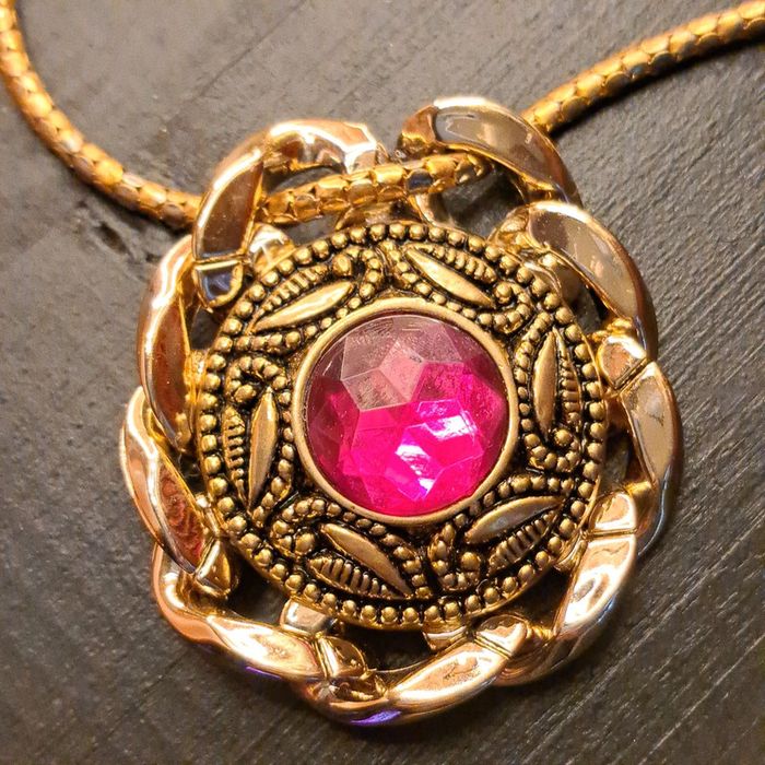 Collier gros médaillon rose et doré - photo numéro 7