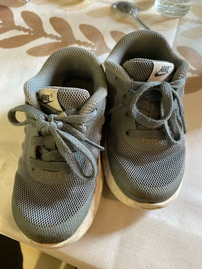 Baskets nike taille 25