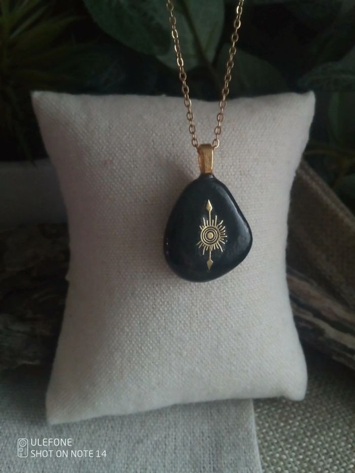 Collier pendentif pierre naturelle marine