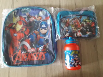 Lot 3 articles Avengers neuve