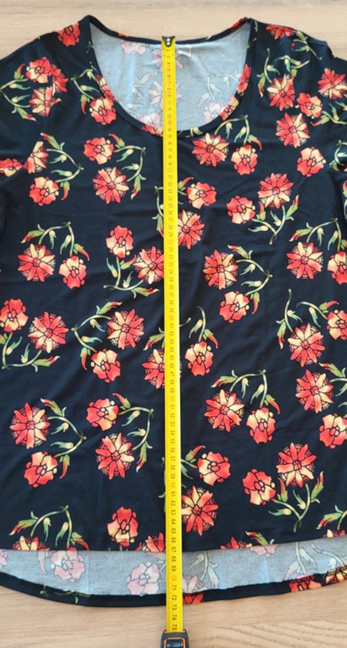 T-shirt blouse fleurie manches courtes noir et rouge orangé
Blancheporte
Taille 38 - photo numéro 10