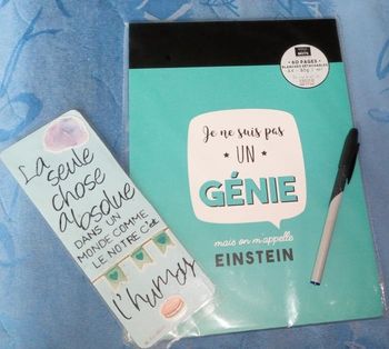 Lot papeterie avec bloc de feuilles