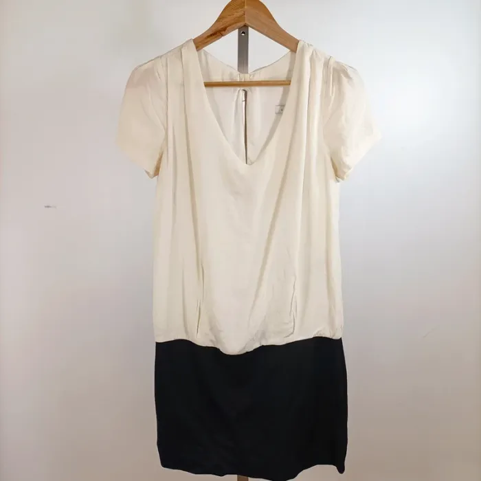 Robe bicolore Sandro en soie haut crème et bas noir taille 2 coupe chic fluide A1284