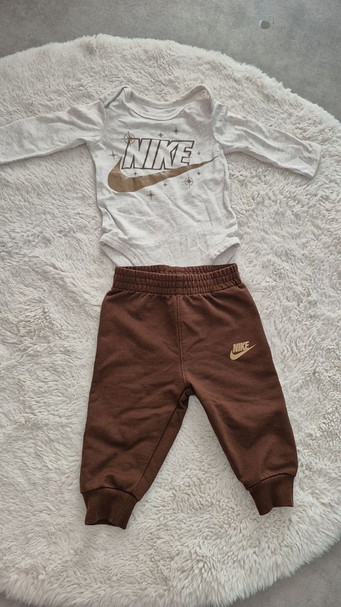 Lot ensemble survêtement nike