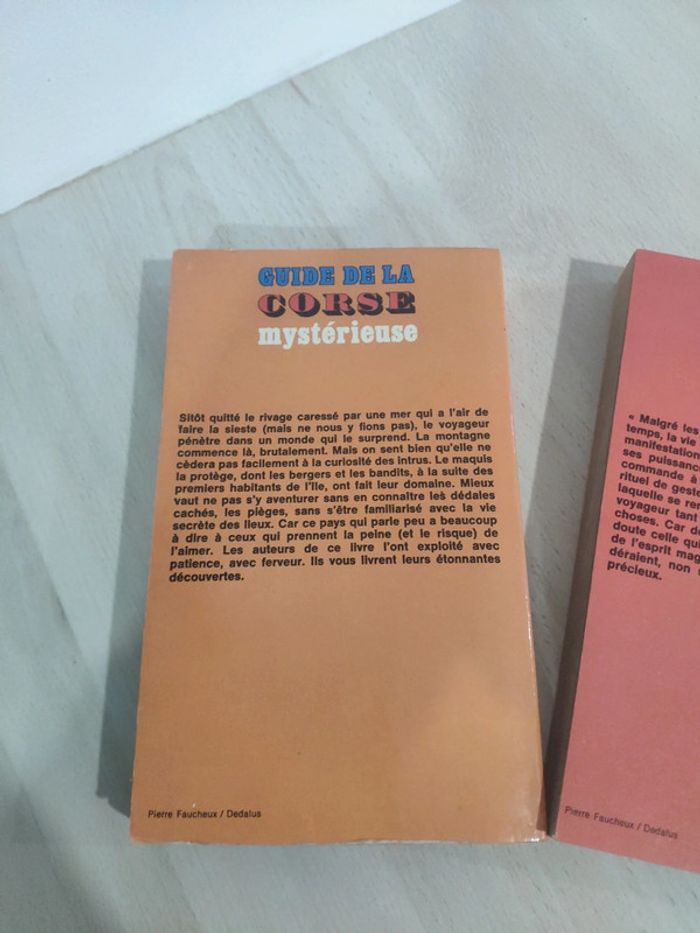 Lot 2 livres guide Corse mystérieuse Ajaccio Bastia Corte Eccica Suarella Zuani pocket - photo numéro 2