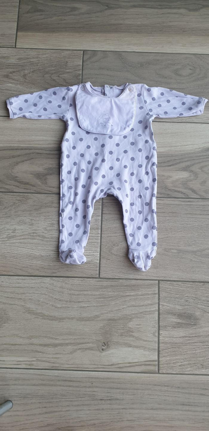 Pyjama avec bavoir intégré