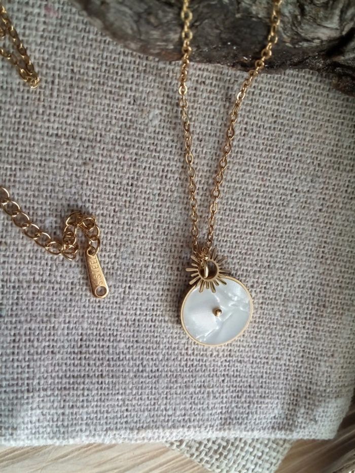 Collier médaillon nacré avec soleil - photo numéro 2