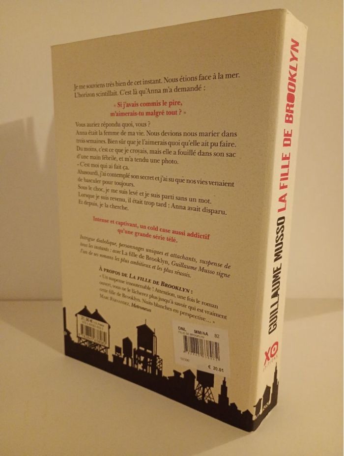 Livre la fille de Brooklyn Guillaume Musso - photo numéro 2