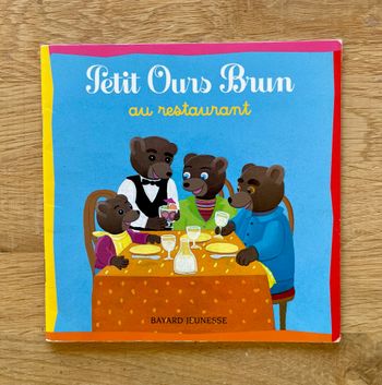 Livre souple Petit ours brun au restaurant Bayard jeunesse