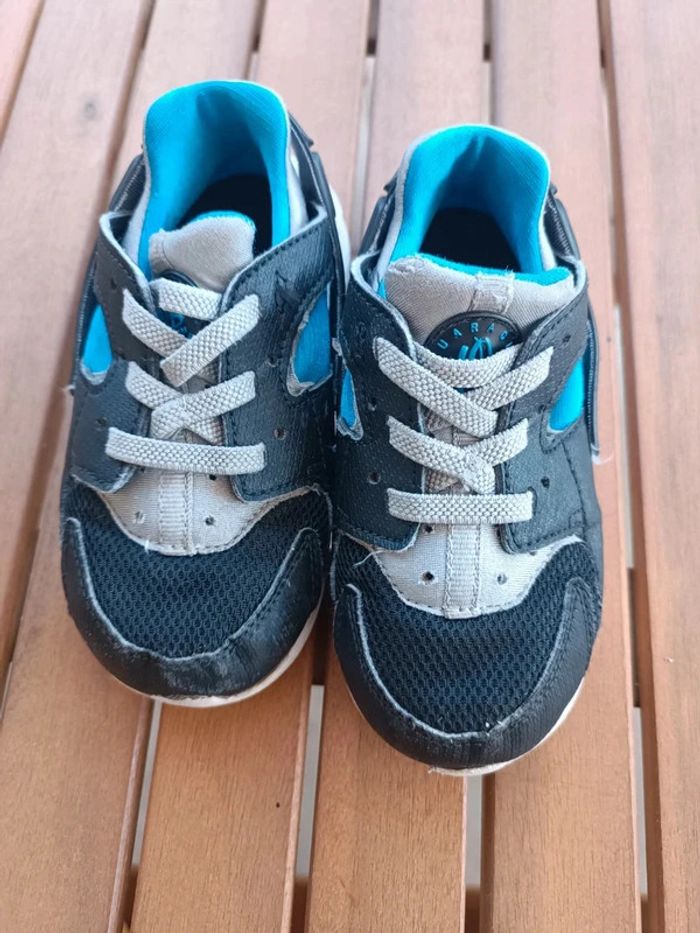 Baskets Nike Huarache pointure 25 - photo numéro 2