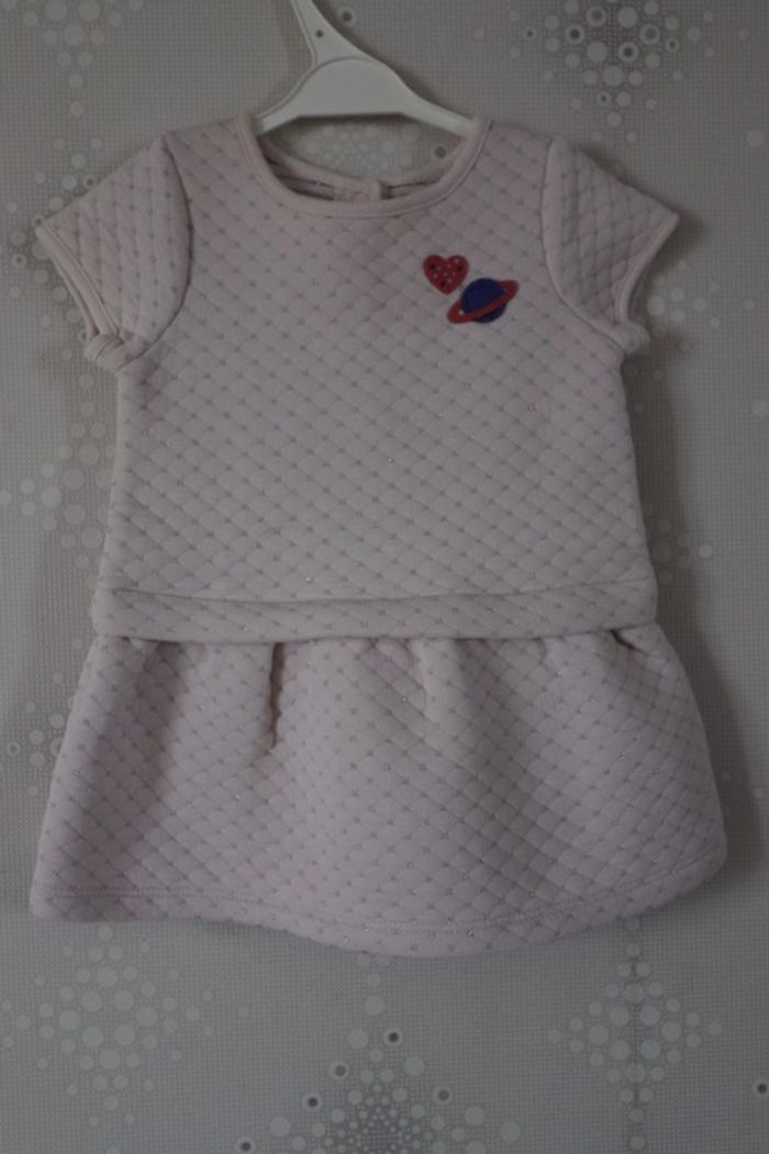 D1627 - Robe taille 9 mois