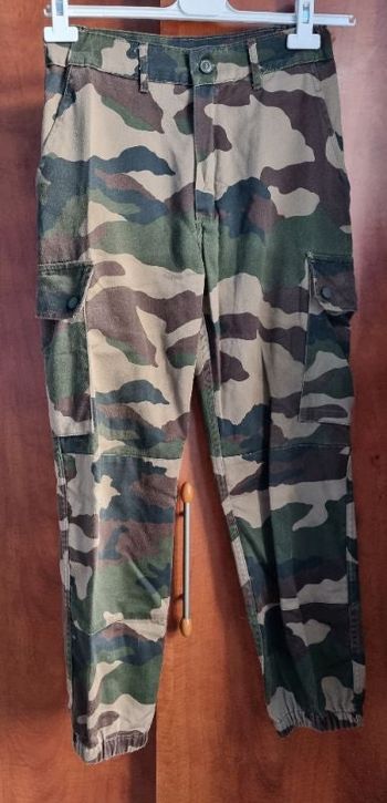Pantalon motif militaire style cargo taille 38