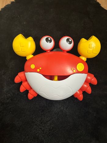 Crabe qui fait des bulles