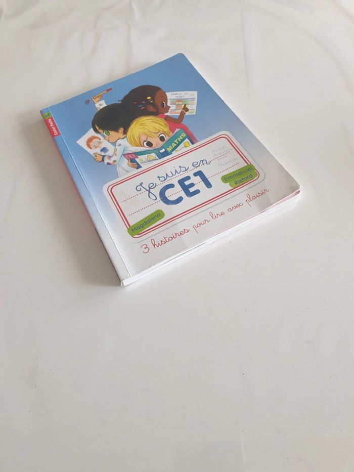 Gros livre 3 histoires Je suis en CE1