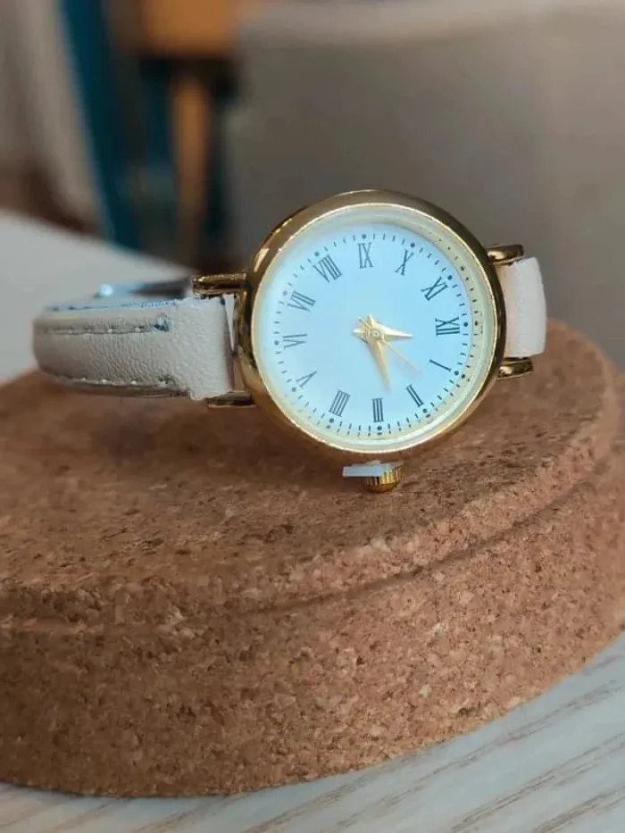 Montre beige ronde, style vintage - photo numéro 2