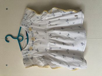 blouse manches courtes à volants brodée fleurs