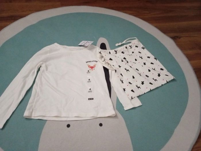T-shirt manches longues+ pochette neufs 4 ans