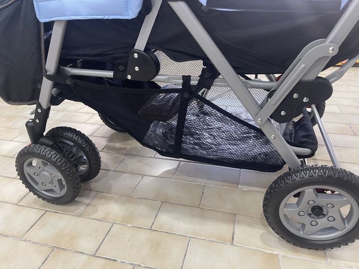 Poussette double NEUVE + housse pluie. Jamais utilisée - photo numéro 5