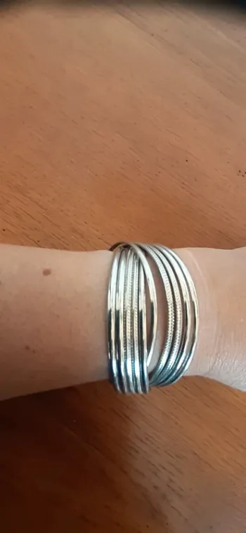 Joli bracelet rigide en métal