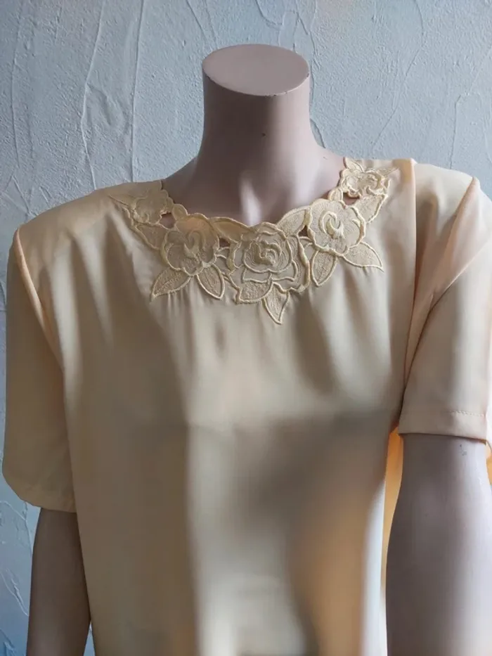 Blouse élégante jaune Taille 48 - photo numéro 2