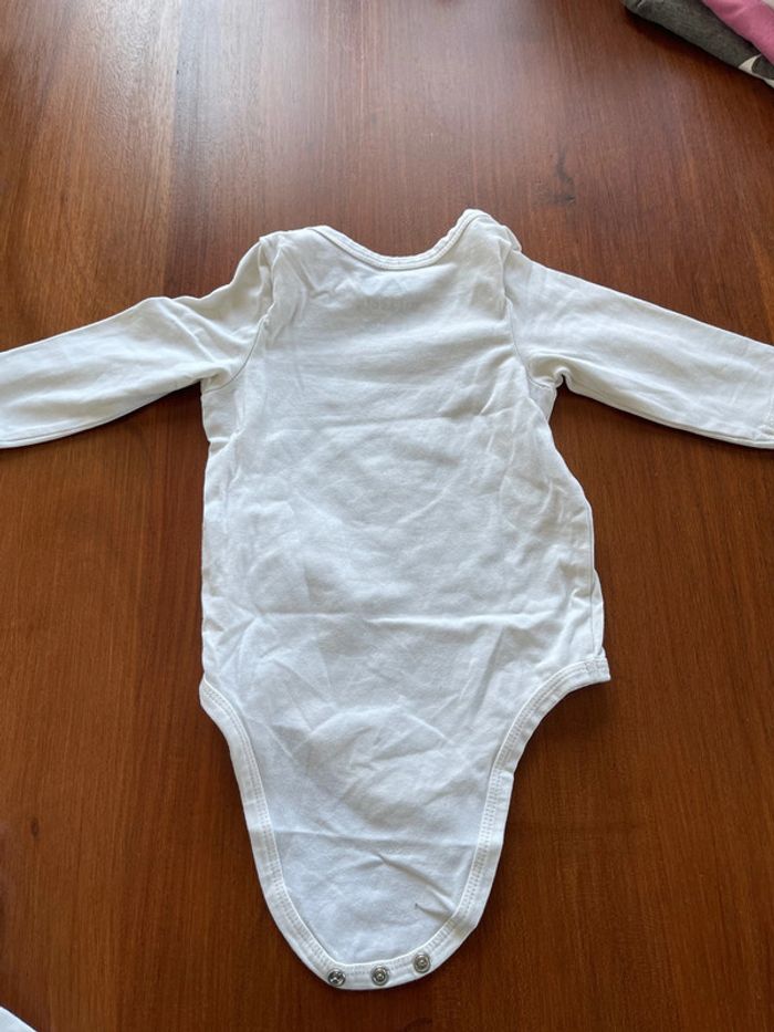 Lot de 5 bodies Tape à l’œil taille 9 mois bon état. - photo numéro 4