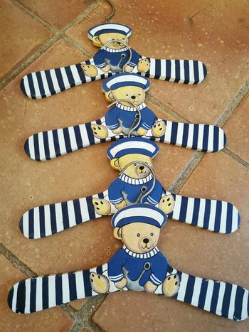 Cintres bois enfant ours marin