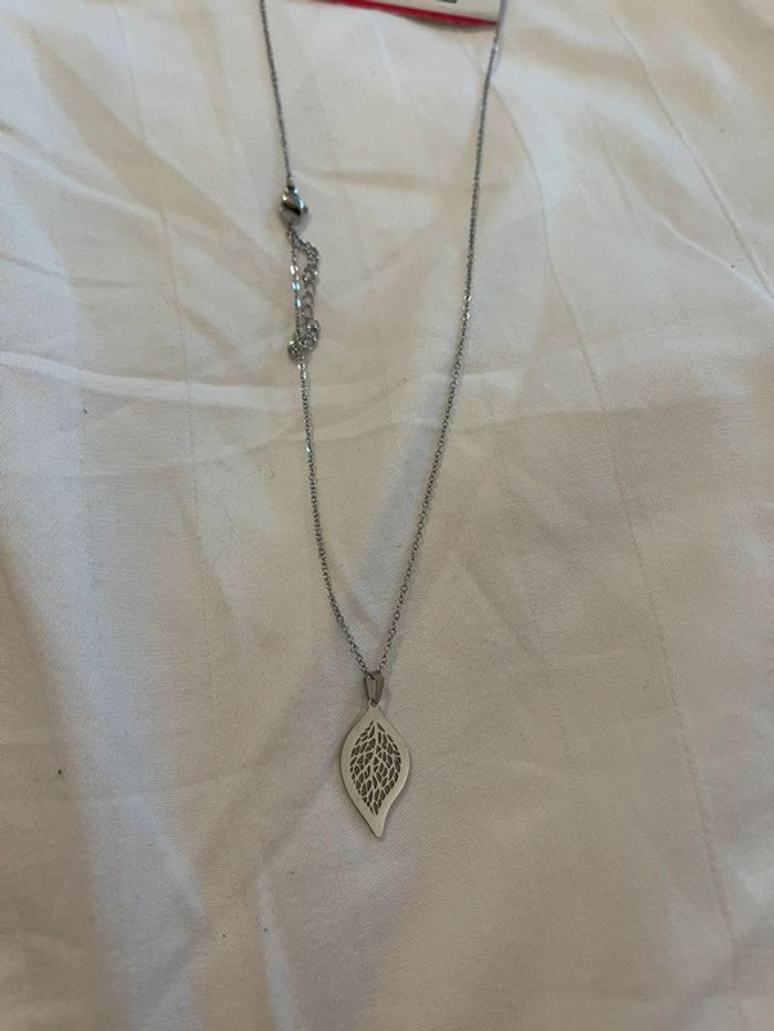 Collier feuille
