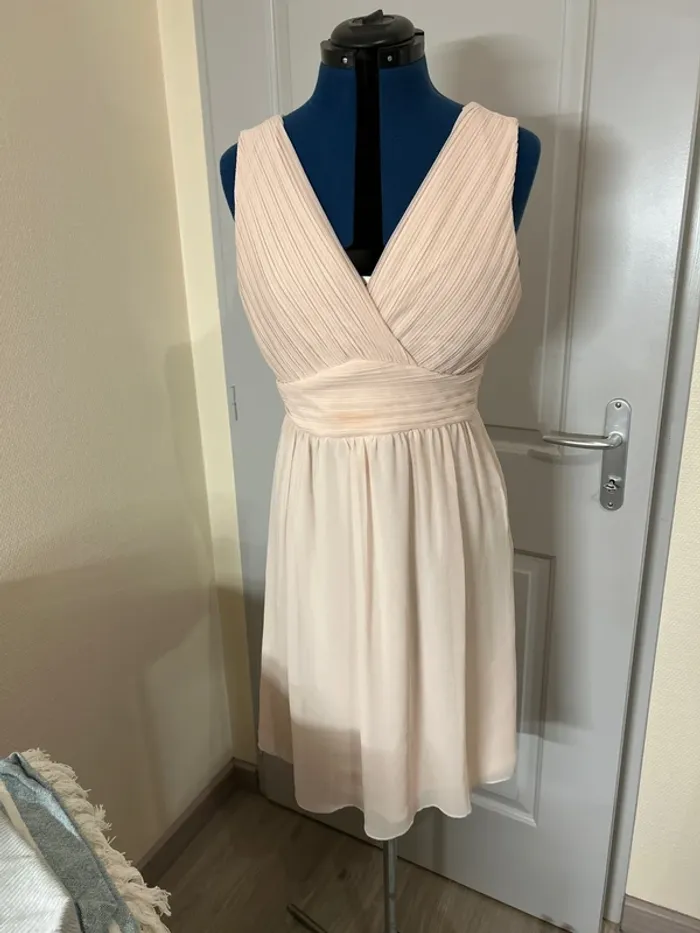Robe neuve avec étiquette