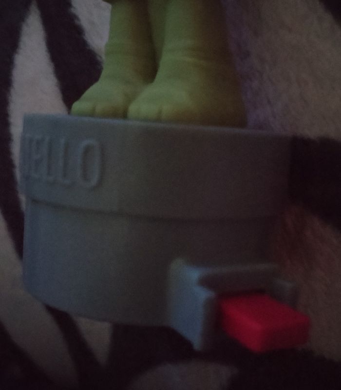 Lot jumelle, petite voiture, tortue ninja, figurines,lacets Tony Parker, porte clef Maya l'abeille - photo numéro 6