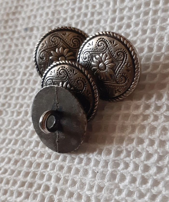 Lot 4 boutons métal. - photo numéro 4