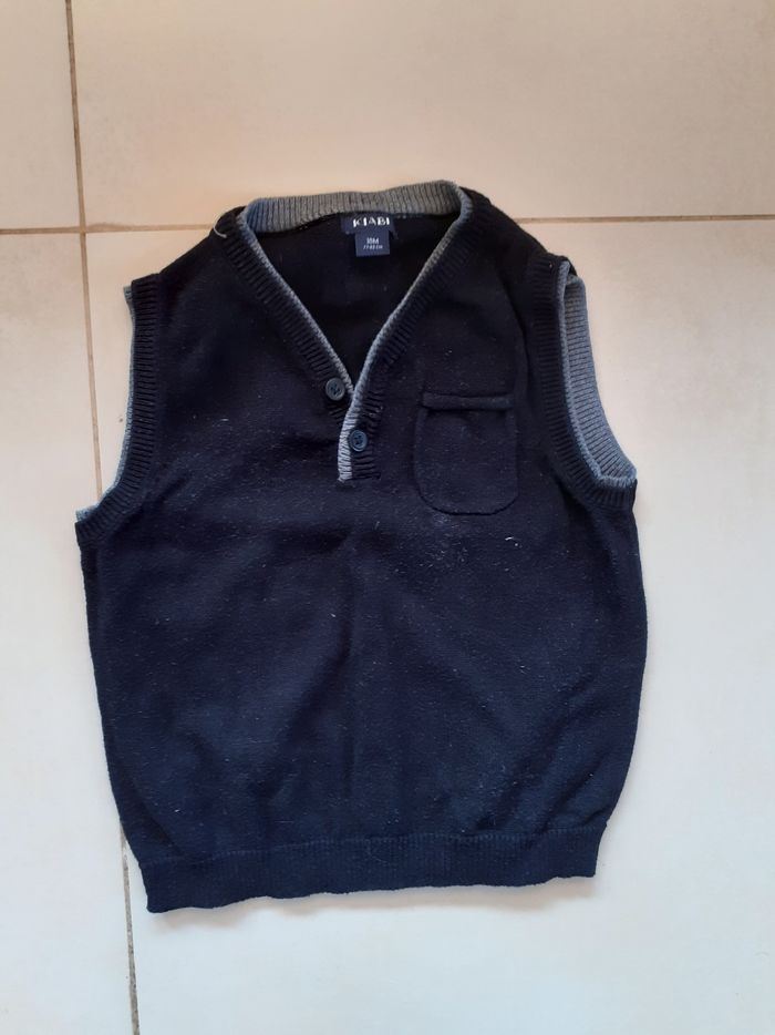 Pull sans manches col v