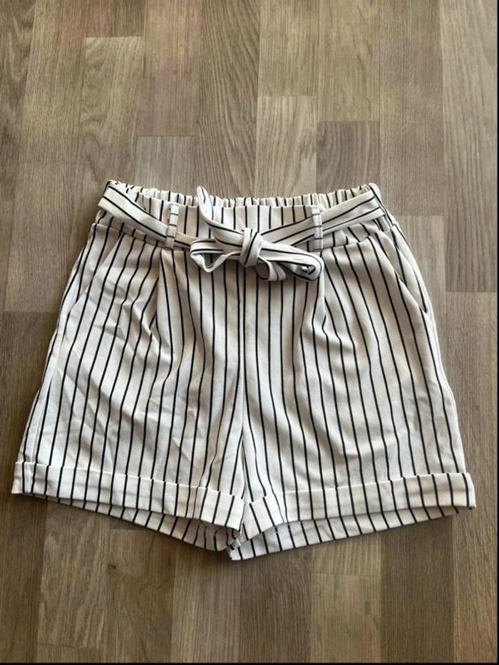 Très jolie short taille 38 / 40 made in France
