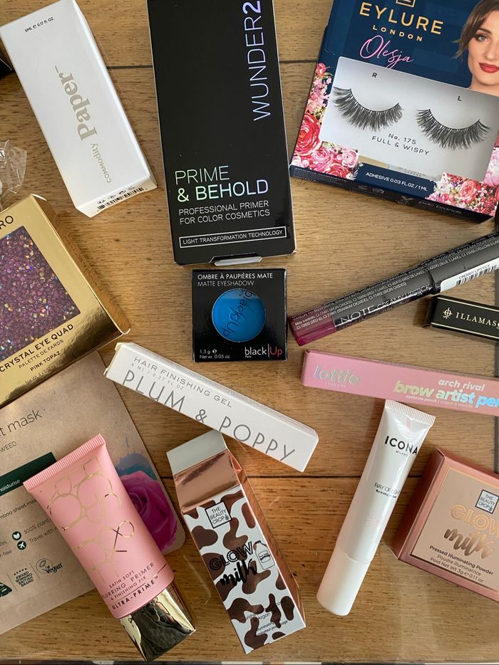 Lot produit de beauté et 2 pochettes - photo numéro 3